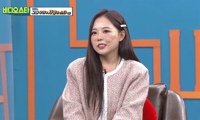 洪瑛琦（홍영기）上节目时疑似刚做完医美疗程，脸上布满贴布。（图／YOUTUBE）