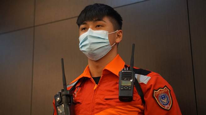 数位类比双轨的新型无线电，可即时切换类比数位频道，降低吵杂、盖台状况产生。（台中市消防局提供／张妍溱台中传真）