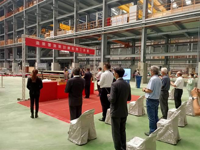 渔业署29日在龙德造船厂举行「渔训三号」开工典礼。（胡健森摄）