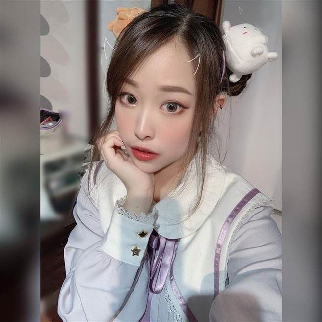 妲妲指控超负荷袭胸。(图/翻摄自妲妲IG)