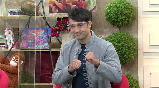 班杰从小习武，练就扎实铁砂掌。（年代提供）