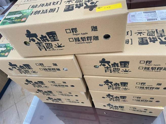 丰邑机构揪社区住户，向小农订购农产品，产地直送新鲜水果。（丰邑提供／卢金足台中传真）