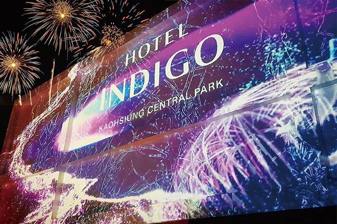 加价2021元即可享有国庆烟火观赏席次票券乙张(可供两人入场)。（业者提供）