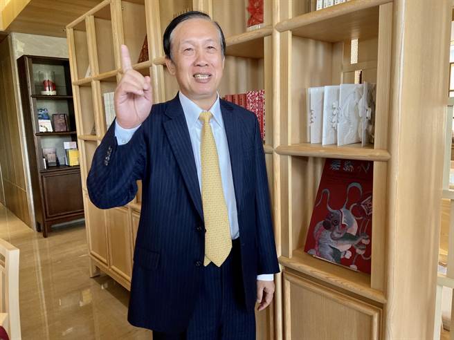 中华民国全国商业总会主席、乡林集团董事长赖正镒表示，以往的蛋白区受惠台74线等交通建设到位，受科技新贵购屋者的青睐。（卢金足摄）