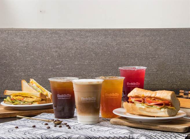 怡客咖啡國際咖啡日全飲品買1送1。（怡客提供）