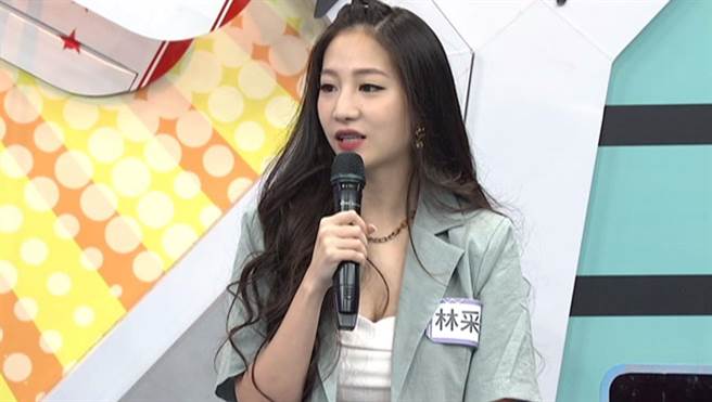 林采缇笑说该不会怀孕时听摇滚乐，儿子才这么活泼。（中天综合台提供）