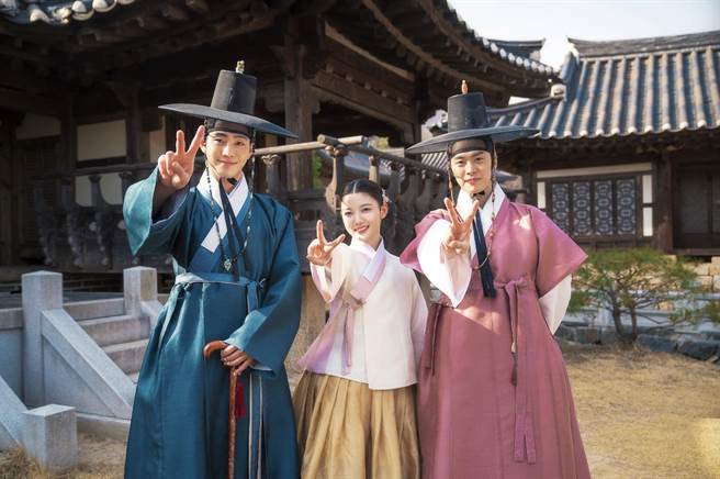 安孝燮（左起）、金裕貞、孔明主演 《紅天機》。（friDay影音提供）