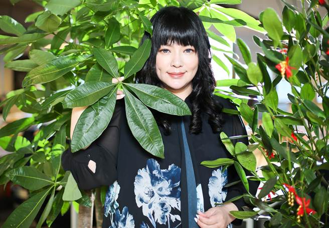 唐绮阳开心入围综艺节目主持人奖。（陈俊吉摄）