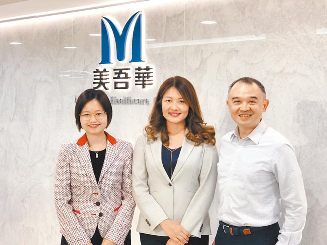 美吾华生技集团举办联合法说会，怀特生技总经理李伊伶（左起）、安克生医总经理李伊俐、美吾华公司总经理赖育儒。图／美吾华提供