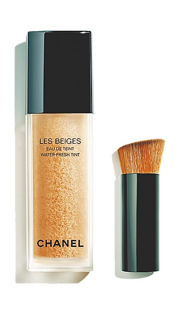 香奈儿时尚裸光微滴粉底精华#明亮30ml，2700元。（香奈儿提供）