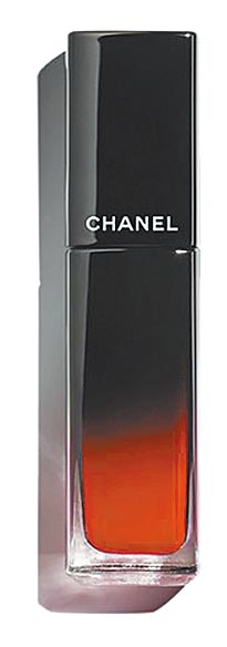 香奈儿超炫耀釉光唇萃#85选择（限量），1350元。（香奈儿提供）