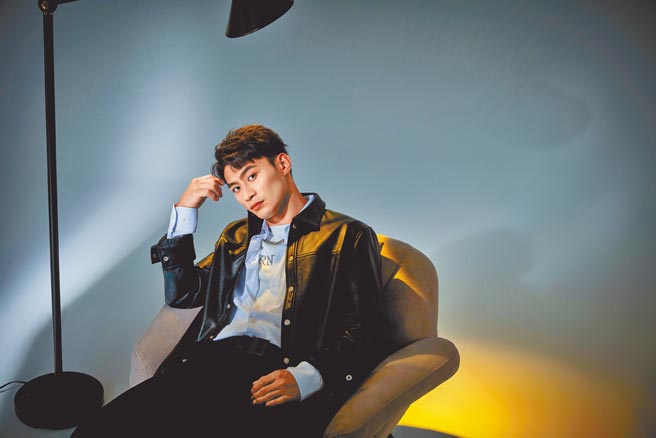 奧運柔道男神楊勇緯今年成為Carnival嘉裕2021秋冬新品「#247日晷」系列的全新代言人。（嘉裕提供）