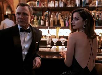 電影《007生死交戰》即起上映  OMEGA、蕭邦同步亮相