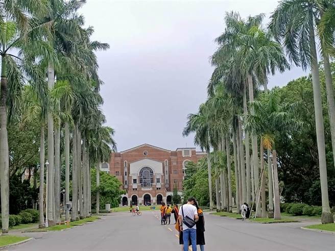 台大惊传一名大咖教授性侵女学生，引爆网路讨论。(图／资料照)
