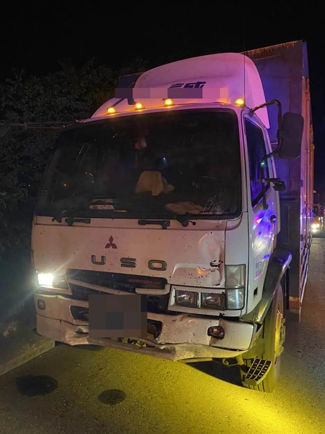 國道1號南下苗栗段29日深夜發生大貨車追撞小貨車車禍，造成1死1重傷。（讀者提供／謝明俊苗栗傳真）