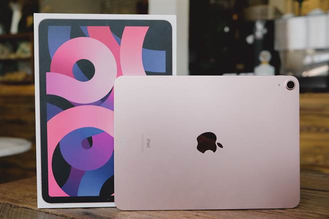 苹果计画明（2022）年推出首款搭载OLED萤幕的iPad Air。(示意图/达志影像)