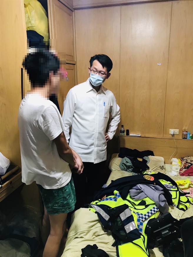 偽交警「口爱片」男主角立志从警察落榜，穿制服满足欲望。(警方提供)