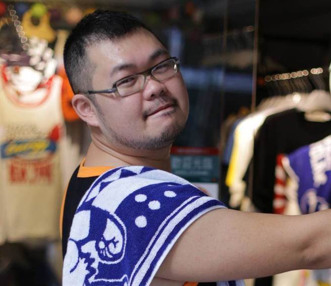 四叉猫下午接种第2剂高端，坦言最怕这件事。（图／翻摄自四叉猫脸书）