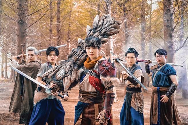 魏嘉瑩日前拍攝〈普普通通的人生〉MV。（小魏工作室提供）