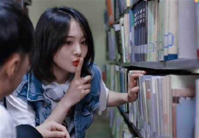 郑爽目前遭全面封杀，只能在IG上生存。(图/翻摄自微博)