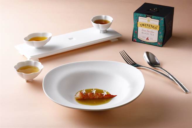 唐寧蝶舞花园玫瑰红Ｘ松雾虾Ｘ长春杯。（唐寧茶提供）