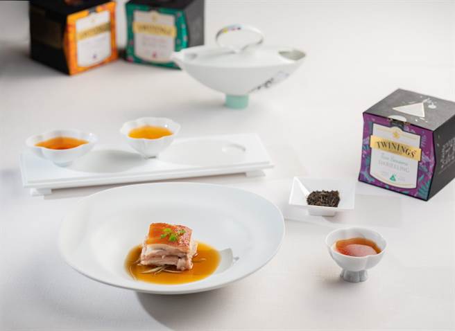 金砖乳猪结合大吉岭庄园双芬茶搭配春岚杯。（唐寧茶提供）