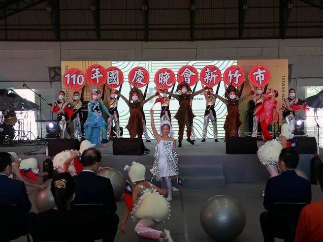 今年國慶晚會選在新竹空軍基地舉辦，當天也有線上同步直播。（邱立雅攝）