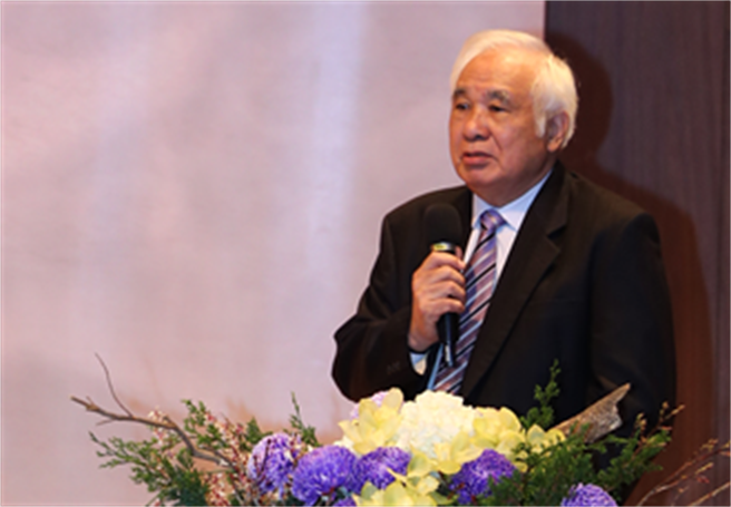 民进党「宪政改革小组」共同召集人、总统府资政姚嘉文今受访表示，民进党宪改小组会议也只动18岁公民投票、废考监，对于国名、领土还有地方制度都没有讨论，「党中央的宪改小组有点像立法院民进党提案的后援会」。（本报资料照）