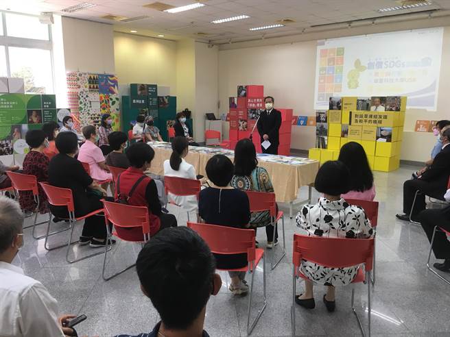 华夏科技大学于9月13日至11月6日与创价学会合作展出「SDGs x希望与行动的种子展」向师生及社区民眾推动永续发展与友善环境概念。（华夏科技大学提供）