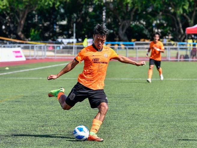 台中男足今日冠亞軍賽對戰新北市，台中隊全場將士用命，後來居上連入三球，以3：1衛冕冠軍。（台中市府提供／盧金足台中傳真）