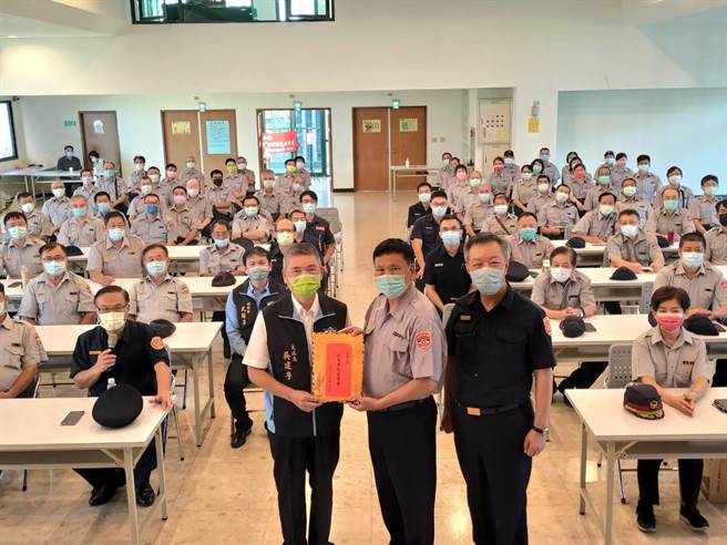 新北市新莊警分局昨（29）日下午辦理新莊民防中隊幹部常年訓練，由警察局長黃宗仁親自主持。（新莊警分局提供）
