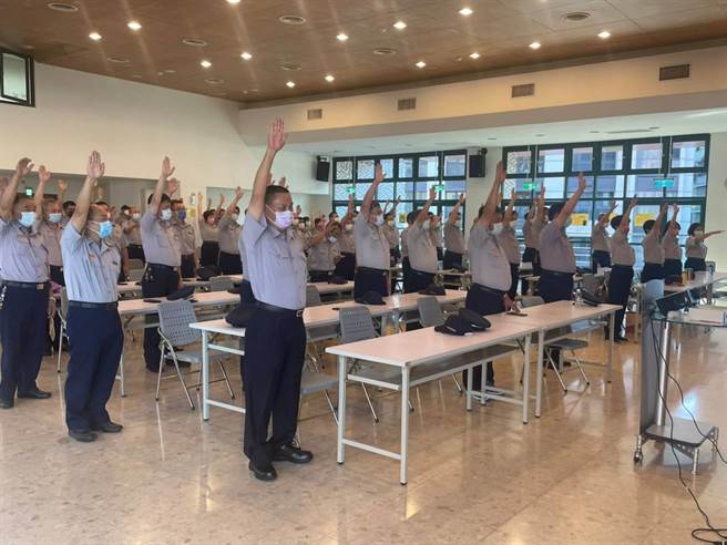 新北市新莊警分局昨（29）日下午辦理新莊民防中隊幹部常年訓練，由警察局長黃宗仁親自主持。（新莊警分局提供）