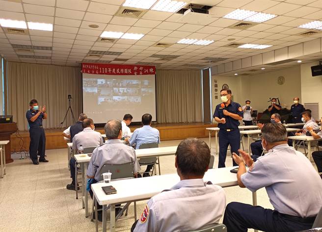 新北市政府警察局淡水分局今（30日）在淡水一信教育訓練中心舉辦110年度民防中隊幹部常年訓練。（淡水警分局提供）