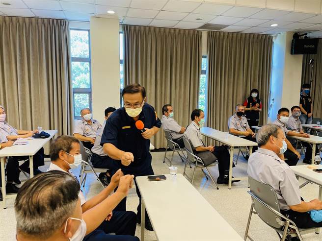 新北市政府警察局淡水分局今（30日）在淡水一信教育訓練中心舉辦110年度民防中隊幹部常年訓練。（淡水警分局提供）