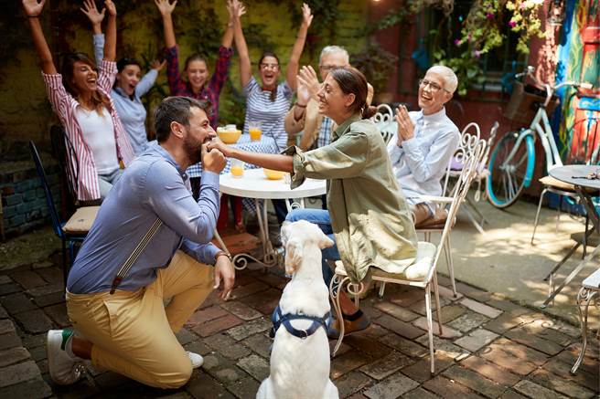 有些星座女無法接受當眾告白，甚至認為這種行為很扣分。(示意圖/達志影像)