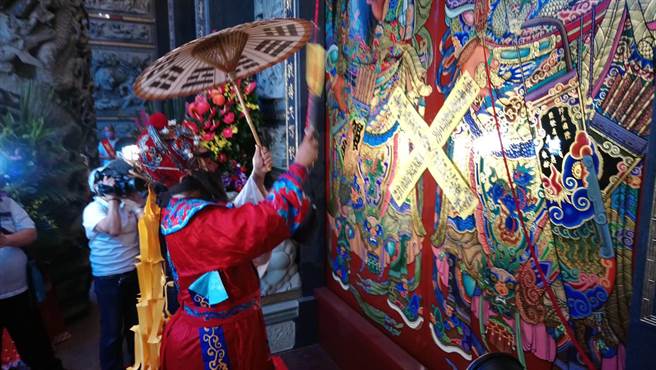 台中市梧栖区长兴宫重建完工，30日举行入火安座大典。（陈淑娥摄）