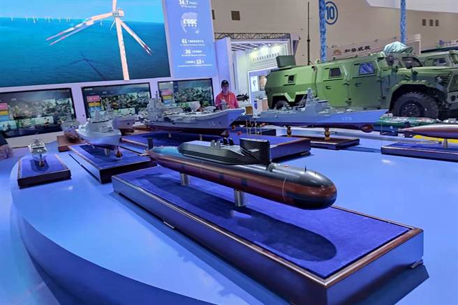 今年珠海航展上列为高度机密的飞弹核潜舰最新现役的094型，也以模型详细解说来进行公开展示，引发外界不少的关注。（图／微博@浩汉军事)
