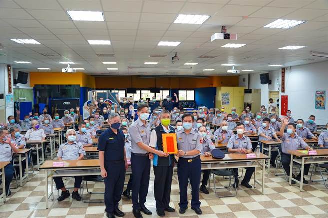 新北市海山警分局今（30日）办理民防中队干部暨常年训练，由警察局长黄宗仁亲自主持。（海山警分局提供）