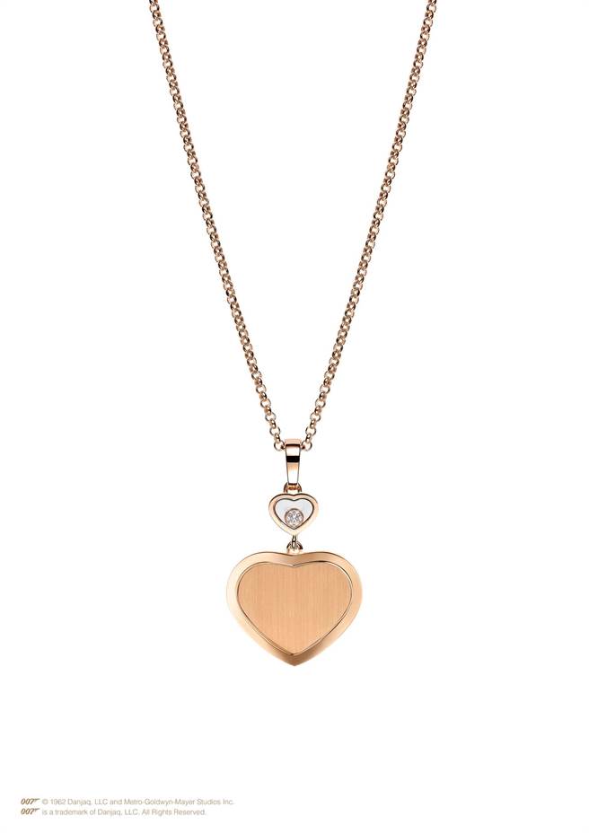 萧邦与007电影联名的Happy Hearts-Golden Hearts珠宝项炼，10万1000元。（CHOPARD提供）