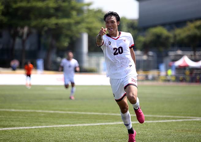 新北市白劭宇在第66分钟率先攻破台中市大门。（李弘斌摄）