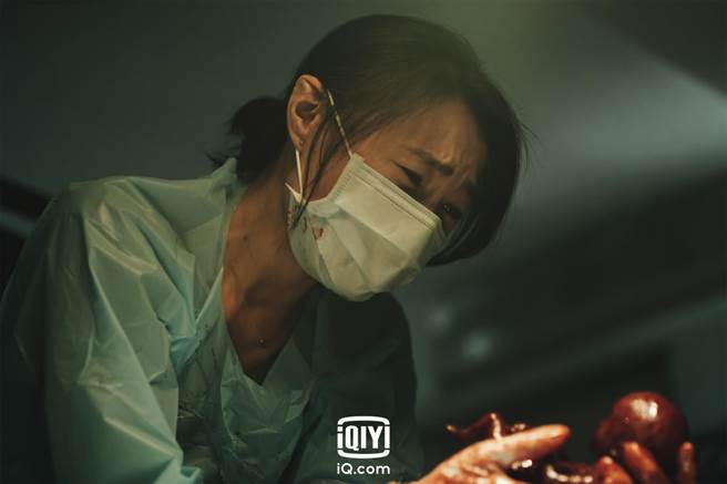 曾佩瑜饰演杀人魔。（爱奇艺国际站提供）