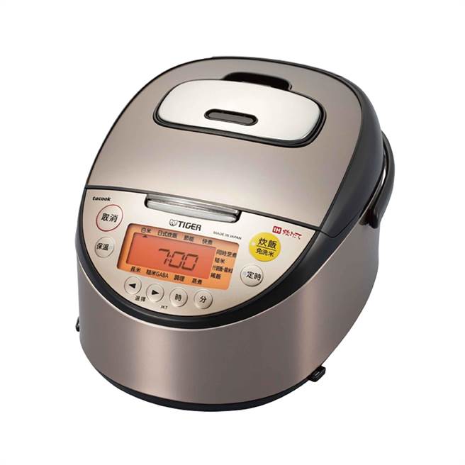 宏匯廣場周年慶首日虎牌6人份高火力IH炊飯電子鍋，價值2萬6000元、獨家優惠價9900元，限量20件。（宏匯廣場提供）