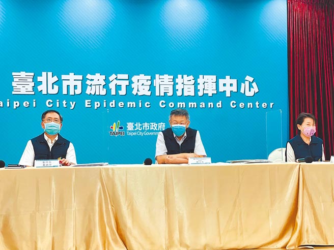 台北市长柯文哲（中）29日痛批疫苗政策一团乱，甚至不愿追究3+11政策，中央态度只会让人更生气。（张颖齐摄）