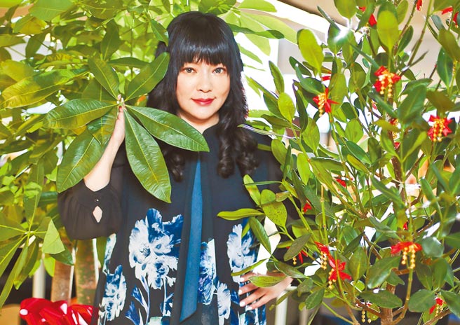 星座专家唐绮阳开心首度入围金钟奖。（陈俊吉摄）