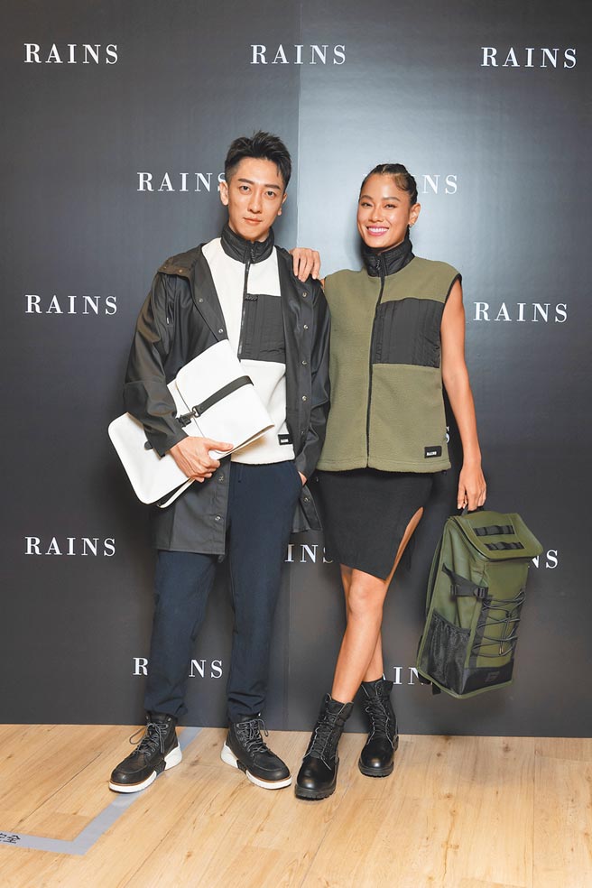 伊林名模王麗雅（右）與國際先生張哲偉共同出席Rains秋冬發表記者會。（Rains提供）