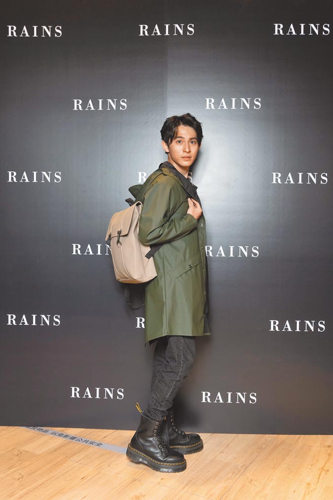 近來邀約活動不斷的林暉閔，穿Rains相當帥氣。（Rains提供）