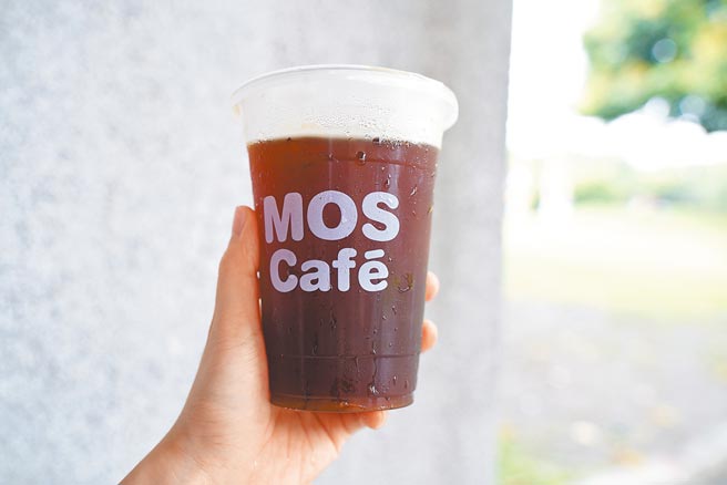 摩斯汉堡国际咖啡日大杯咖啡买1送1。（摩斯提供）