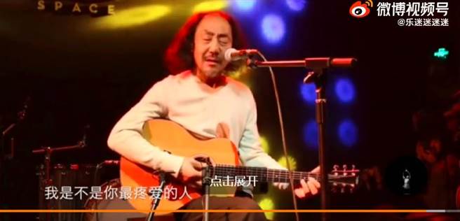 赵已然2018年登台演出前，还在后台做吸氧治疗。（图／翻摄自微博）