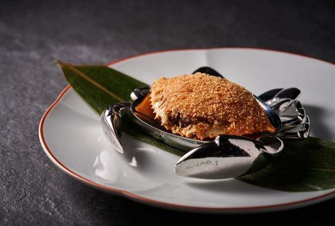 「捌伍添第」老菜新作的「焗酿鲜蟹盖」，蟹肉鲜甜，让人回味。（台北101提供）