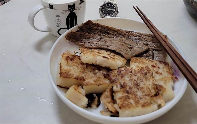 女网友分享逛好市多可靠2招避雷，结果买到厉害的萝卜糕，让他忍不住惊呼，真的买对了。（图／翻摄自Costco好市多商品经验老实说）